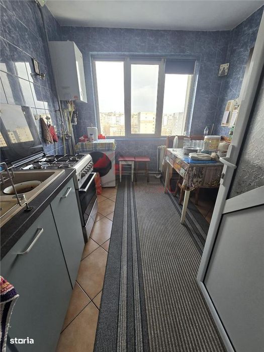 Alexandru cel Bun, 3 camere decomandat, geam la baie, liber