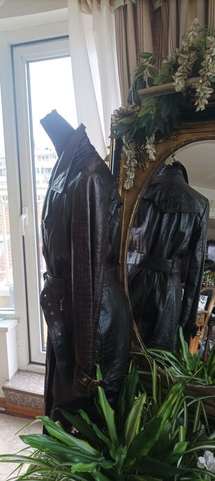 "YOGO", Уникален кожен ТРЕНЧКОУТ, НОВ, с идентификационен  ном