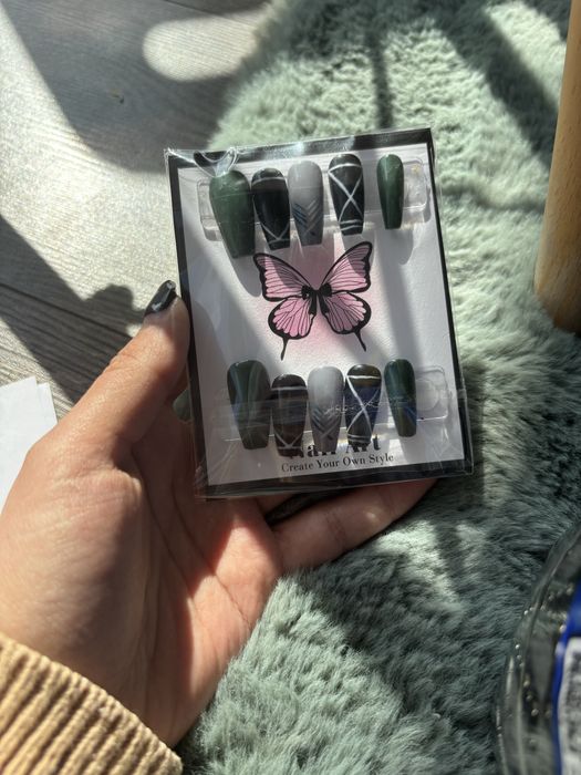 Press on nails personalizate