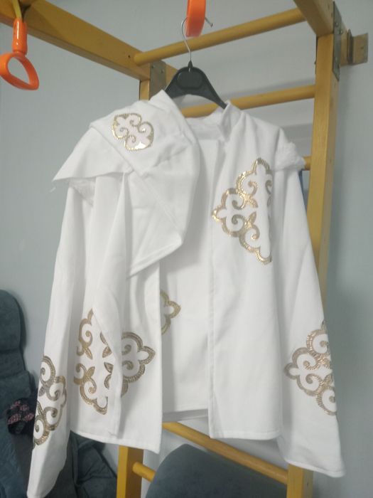 Национальный костюм на 7-10 лет,10000 тенге