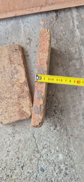 Vand caramida samota pret 3 lei bucata
