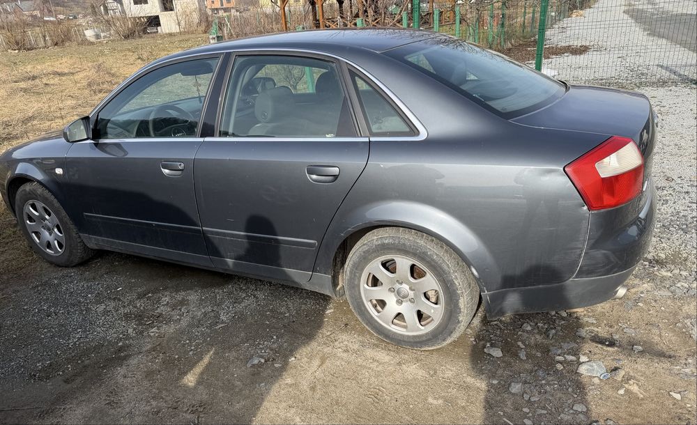 Audi a4 pentru reparație sau dezmembrări