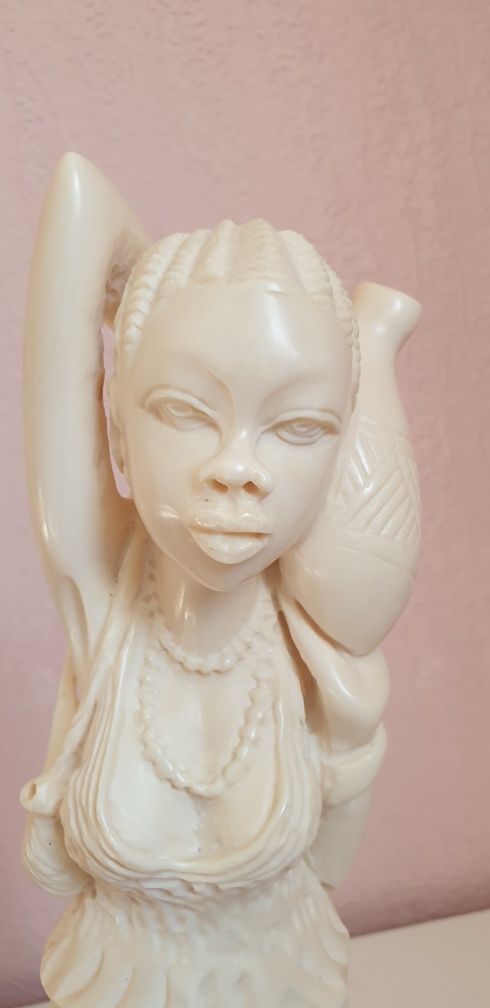 Статуэтка из слоновой кости. Высота 42 см. Конго. 2005 год: 25 000 у.е ...