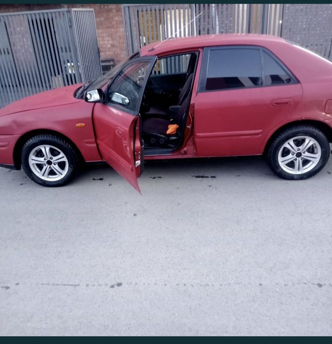 Автомобиль Мазда 626