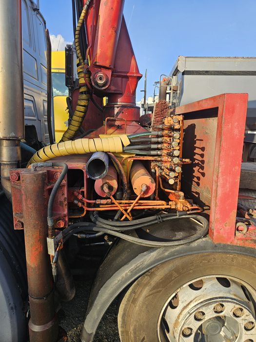 Vând sau schimb scania cu macara