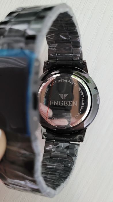 Часы мужские стильные