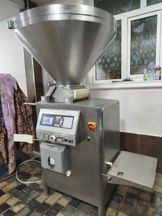 Колбасный шприц вакуумный роторный FREY KONTI 200