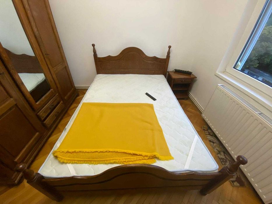 Mobilier dormitor din lemn