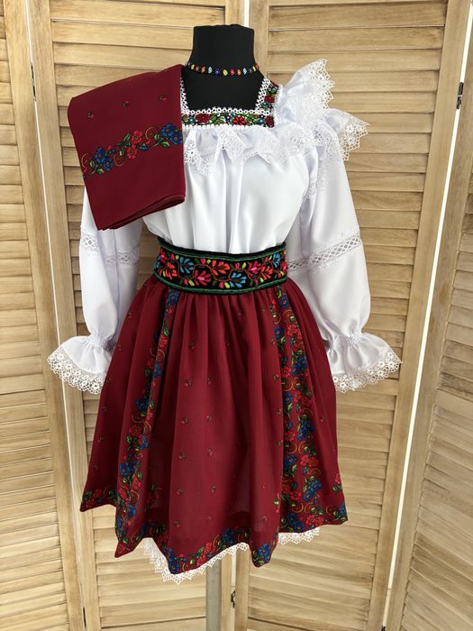Costum popular pentru femei de Maramures complet