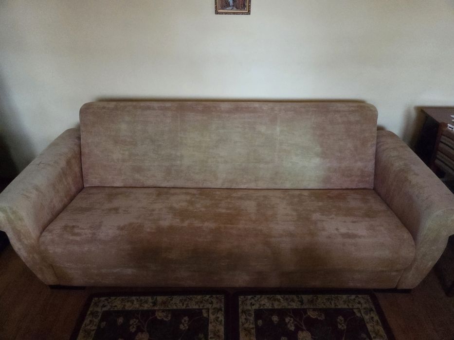 Vând canapea in stare foarte bună