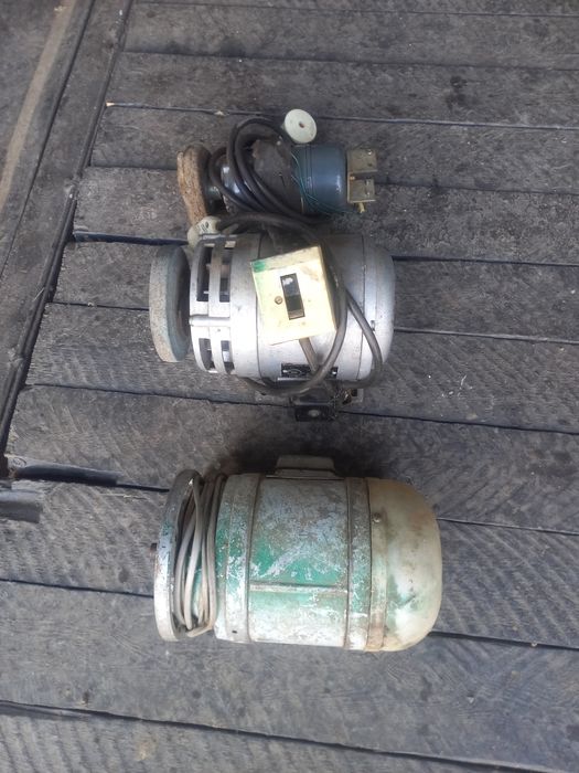 Электродвигателий 3 штуки