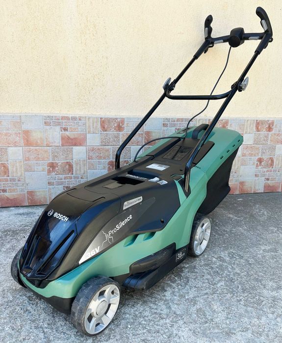 BOSCH Universal Rotak 36-590 - Безчеткова акумулаторна косачка 36V