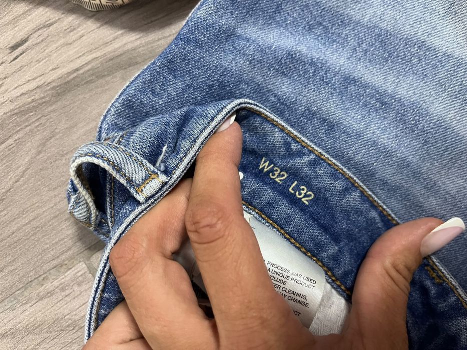 Blugi Calvin Klein de vanzare