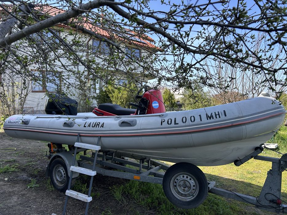 Barca RIB Valiant V-490 cu motor 40 cp si peridoc