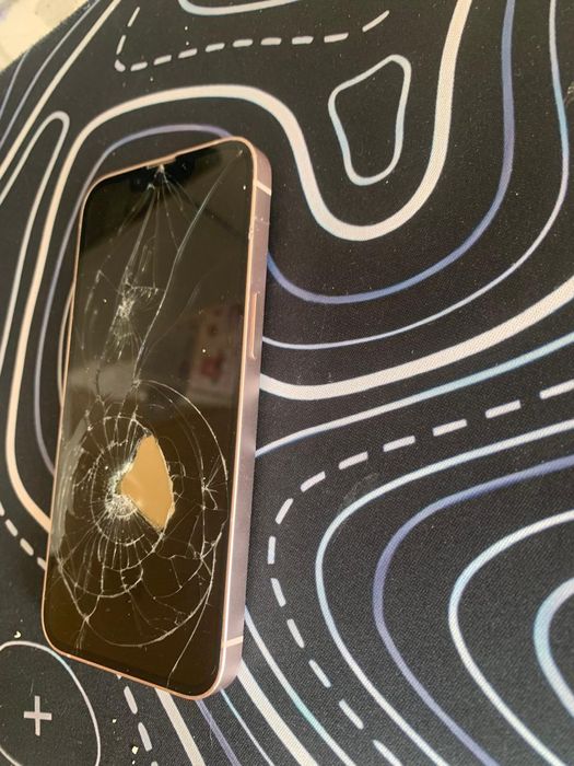 Продам айфон 13 в разбитом состоянии