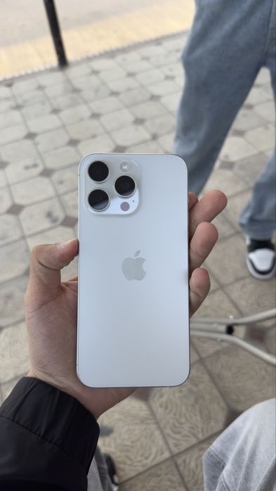 Iphone 15 pro max white