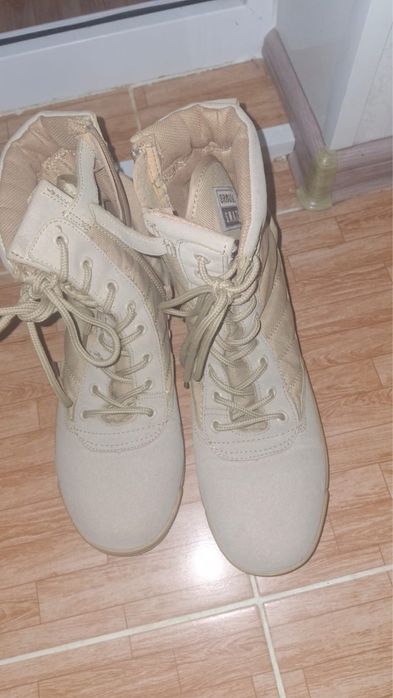 Берцы                      .