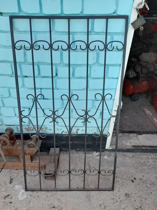 Продам решотку для окна