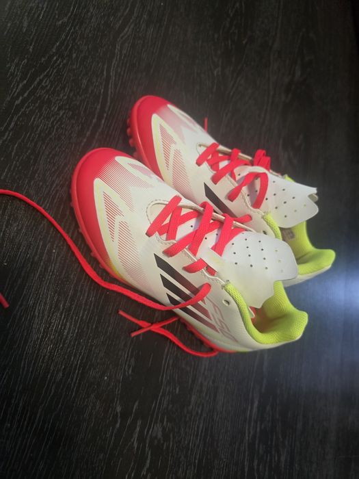 Ghete fotbal adidas f50 marime 33