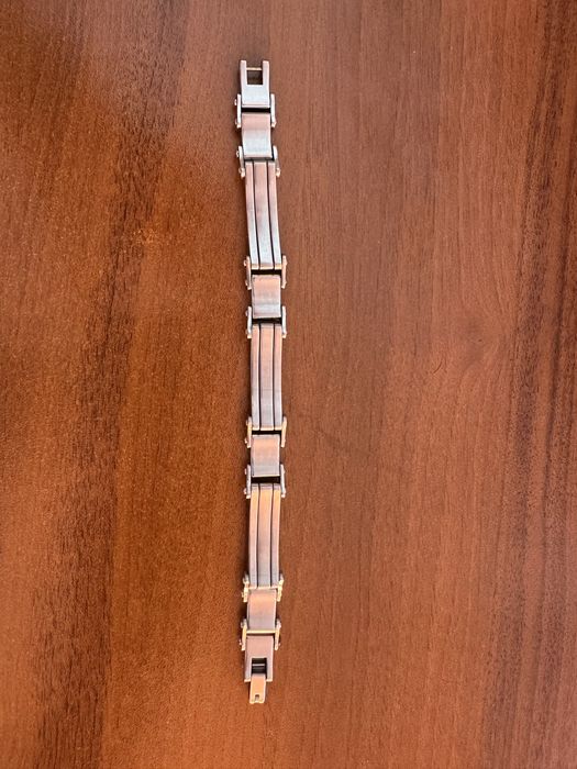 Продавам гривна от неръждаема стомана.