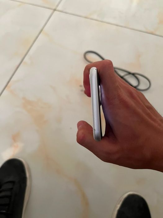 Iphone se Сатылады