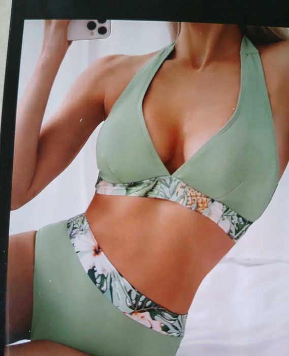 Vand set costum baie din 3 piese, model deosebit, masura S, nou