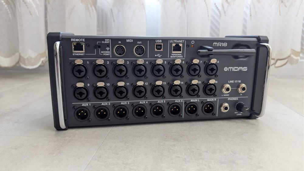 Mixer digital Midas MR18