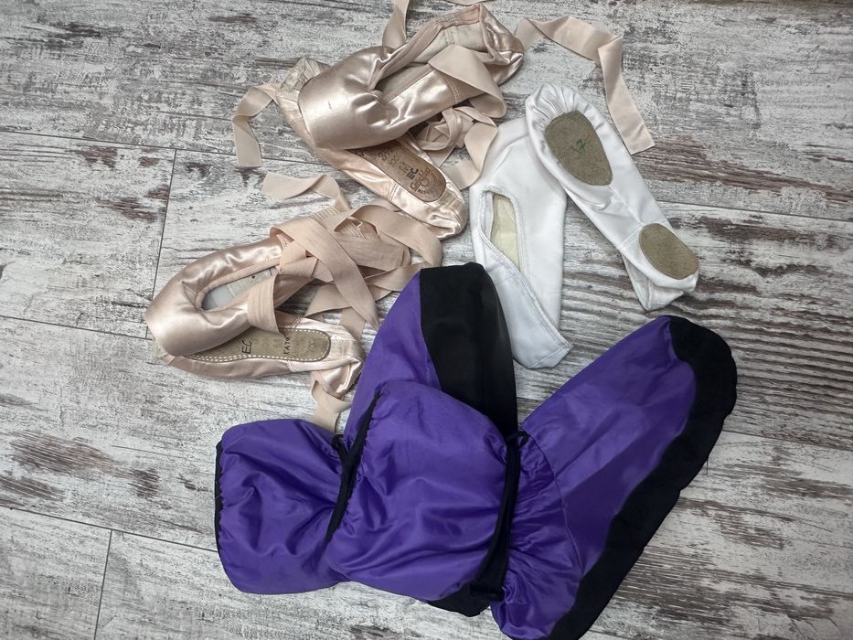 Продам пуанты, балетную обувь, чуни.