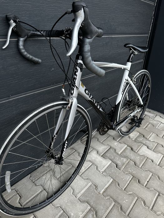 Шосеен велосипед Giant Defy 28" 3х8 56см