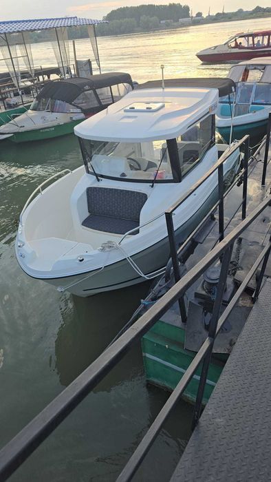 Inchiriez barca Merry Fisher 650