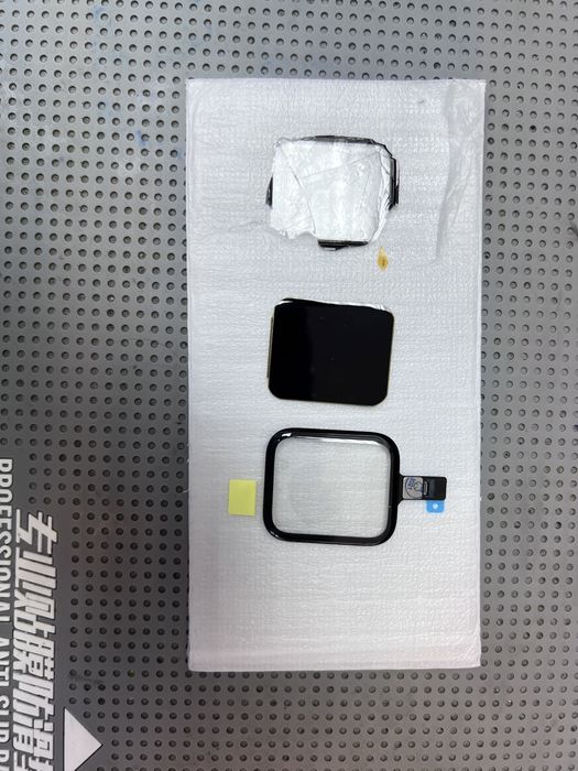 Geam Apple Watch seria 6 44/45 mm pret 350 lei