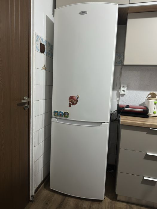 Frigider Whirlpool