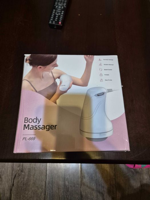 Масажор за тяло с различни приставки
