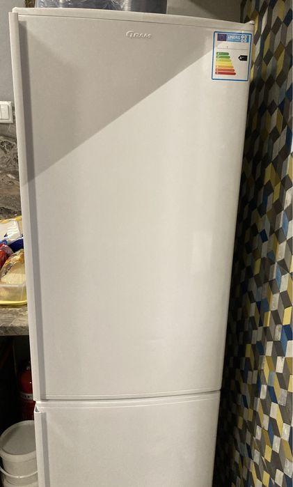 Продавам хладилник