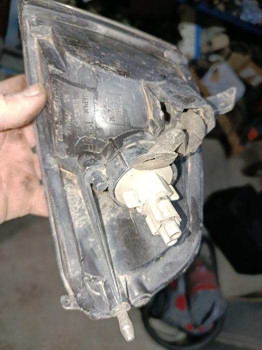 Продам поворотник Таета Королла