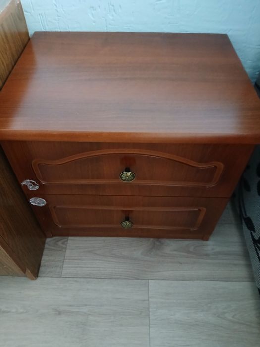 Продам небольшую тумбочку