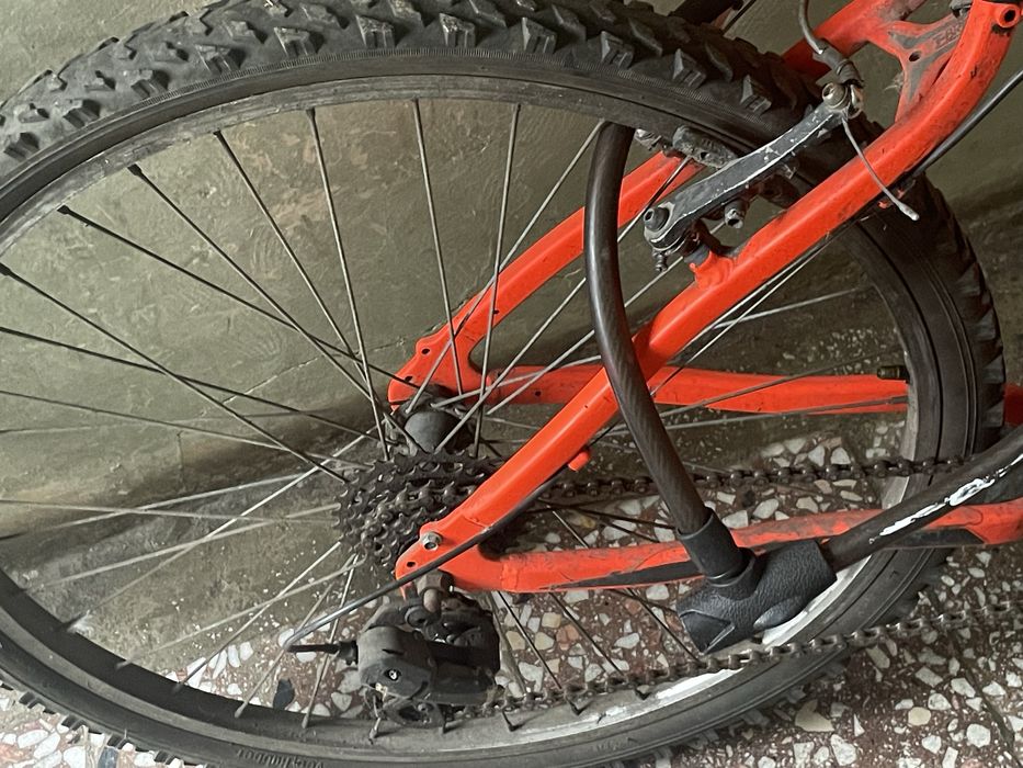 Vand bicicleta cu mici defecte