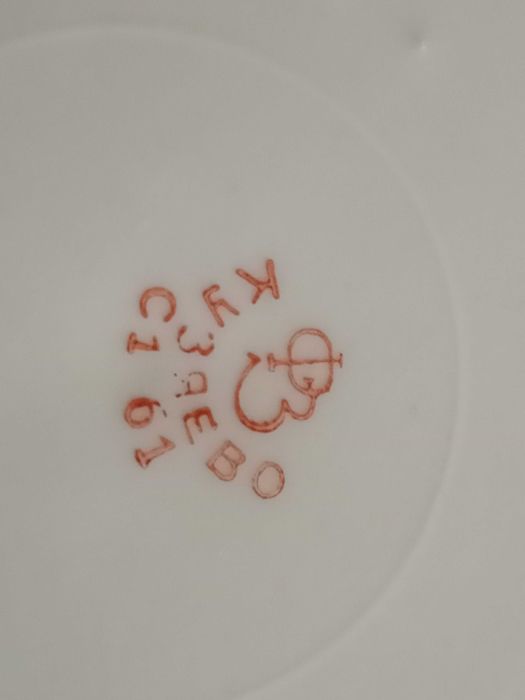 продается  фарфоровая посуда