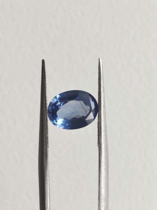 Сапфир Cornflower Blue с швейцарски сертификат 1.40 карата