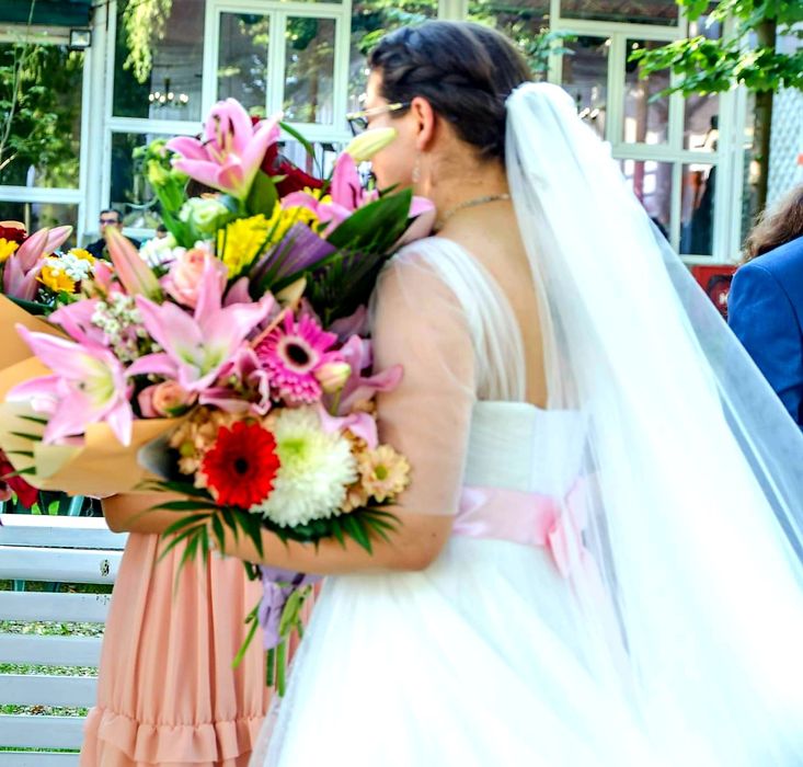 Doua rochii de mireasa