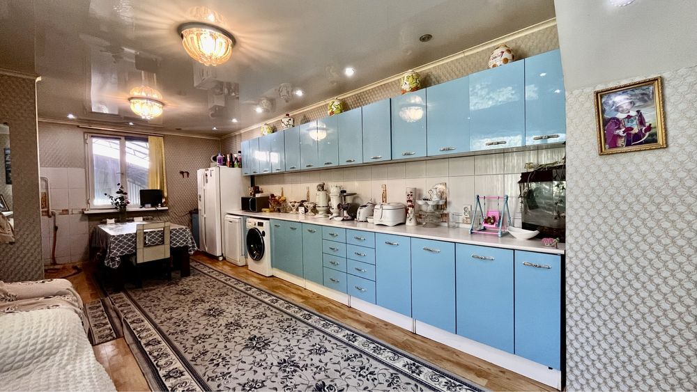 Продам двух этажный дом