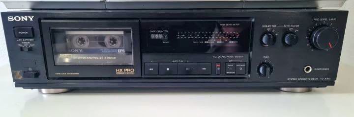 Vând Sony tk 410 +30 casete rock