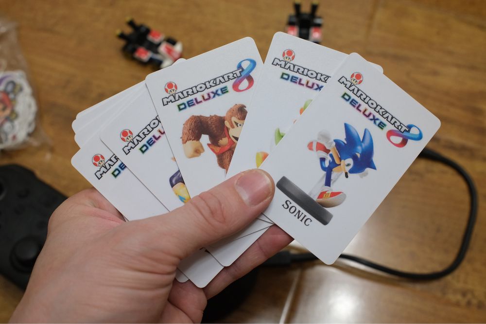 Продам конроллер Nintendo Switch + док-станция + карточки амибо