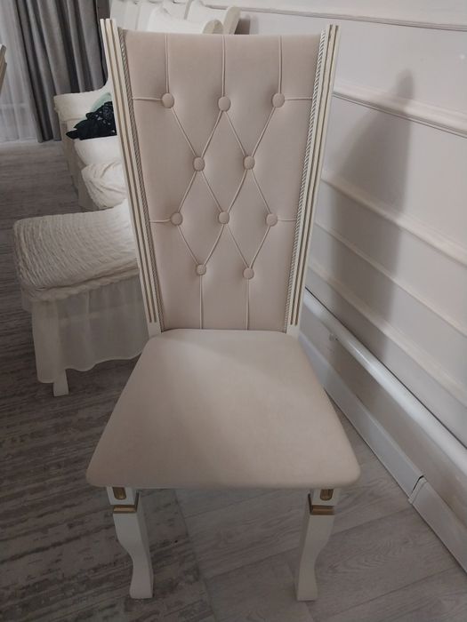 Стол с стульями.Срочно продам.