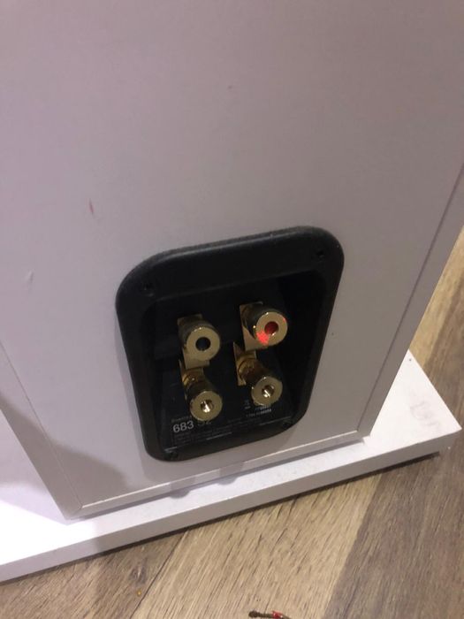 Boxe podea b&w 683s2