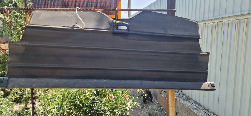 Шторка с сеткой собачник. BMW е 34