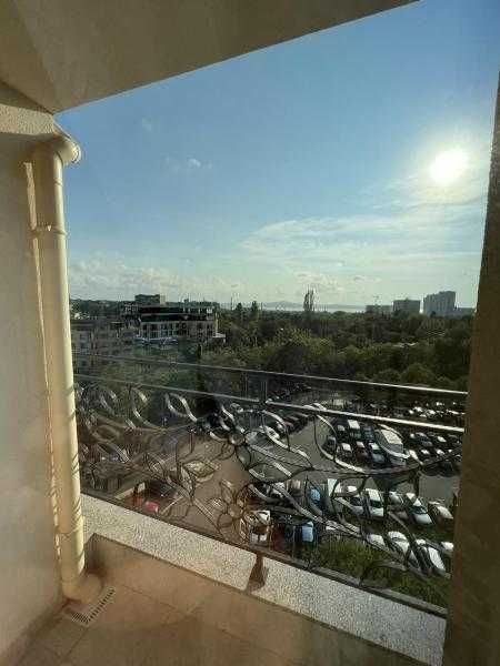 Ексклузивно! Ключ в агенцията! Тристаен апартамeнт в к-с Перла!