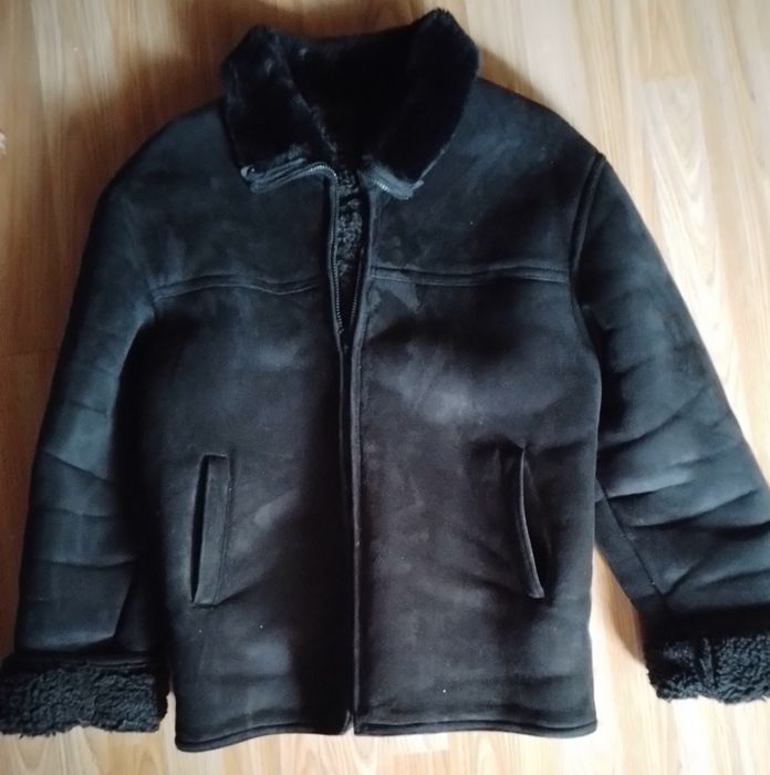 Cojoc negru piele  naturala marimea 50 52,,preț 250 ,negociabil,.Iași