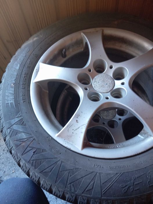 Продавам зимни гуми с джанти цена 250лв два броя