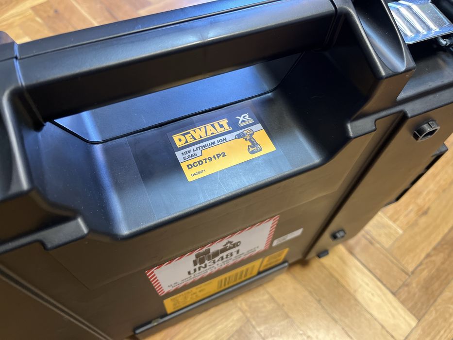 Valiza/Geanta pt.DCD791 & accesorii (inc.& 3x5Ah), noua originala-DeWALT.